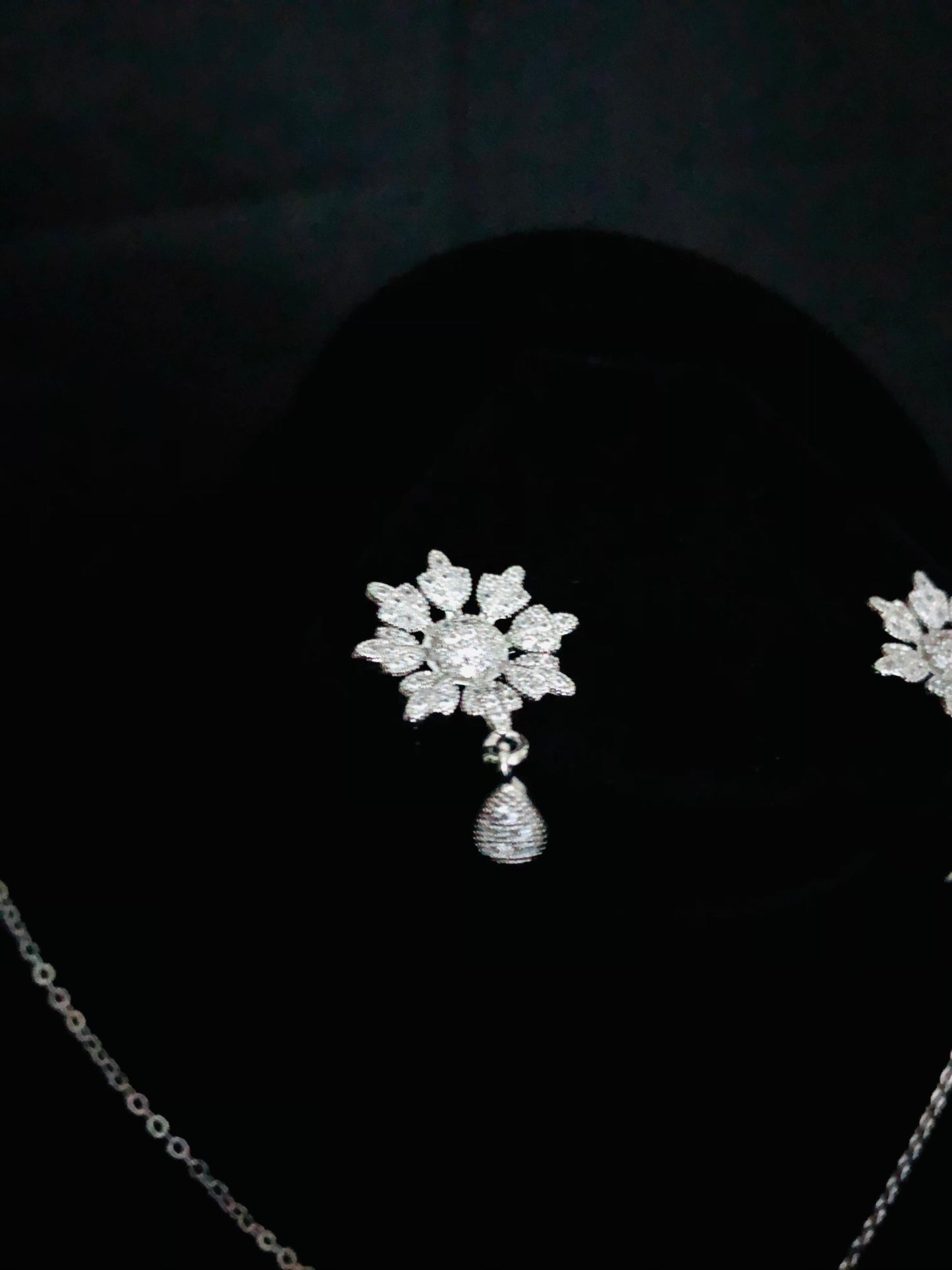 Frosted Elegance Pendant Set