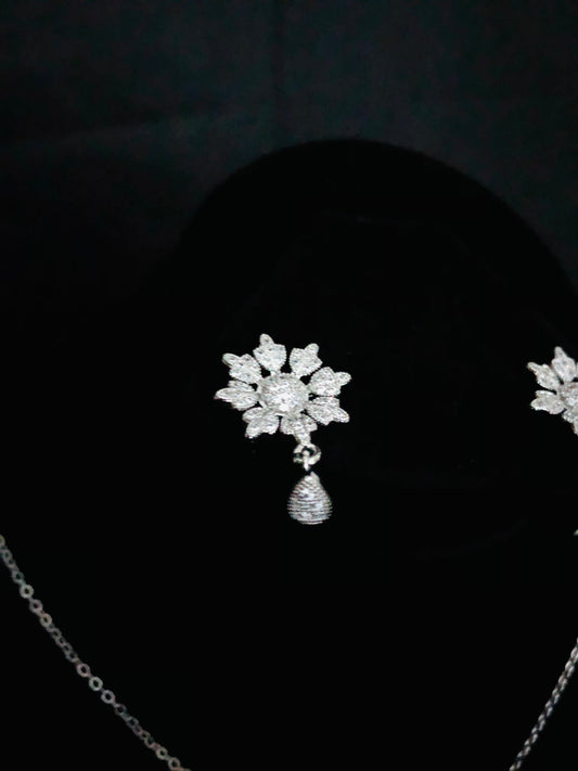 Frosted Elegance Pendant Set