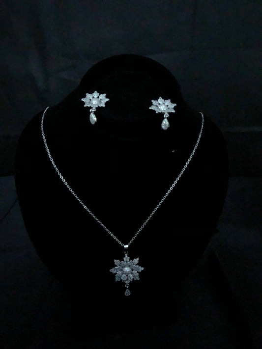 Frosted Elegance Pendant Set