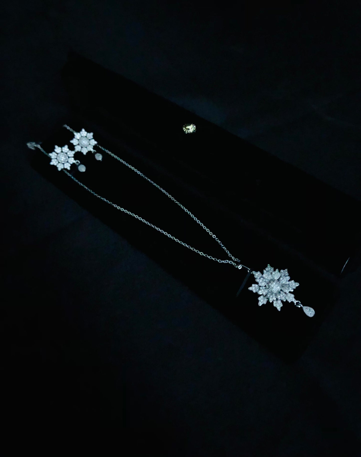 Frosted Elegance Pendant Set