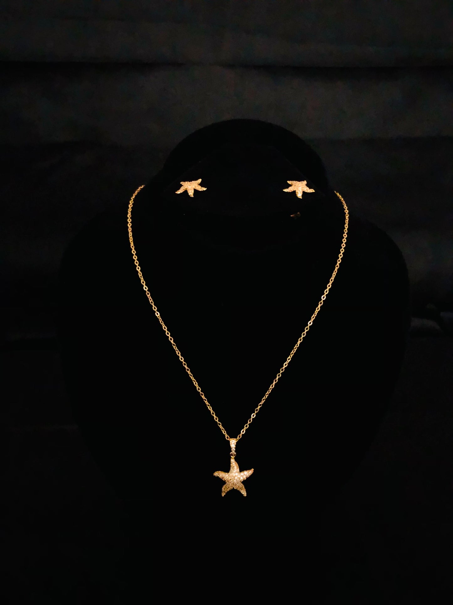 Starry Shore Elegance Pendant Set