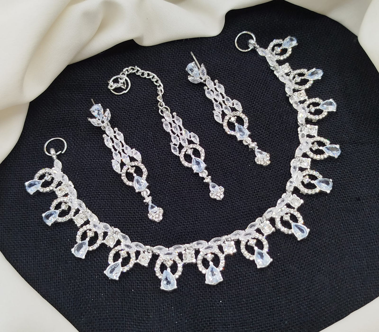 Stone-Studded Necklace Set
